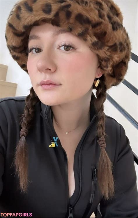 Emma Kenney Nude Photos & Naked Sex Videos